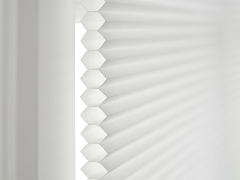 Isolerende plisségardiner i hvid