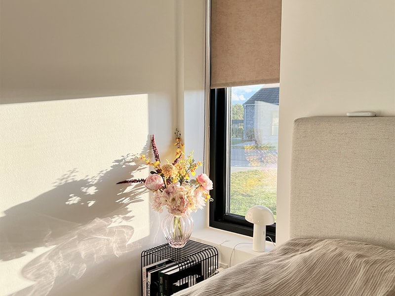 Smarte rullegardiner på mål i beige