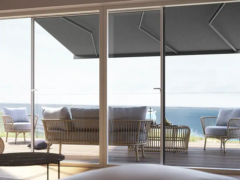 Markise med havudsigt