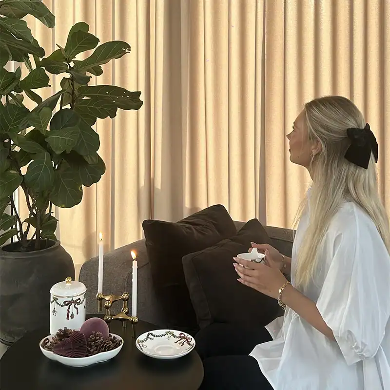 Lange stofgardiner til stuen